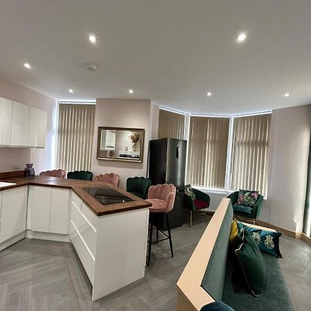 Strawberry Fields Suite By Sasco Apartments Blackpool Exterior photo