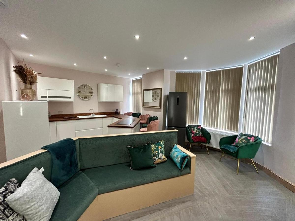 Strawberry Fields Suite By Sasco Apartments Blackpool Exterior photo